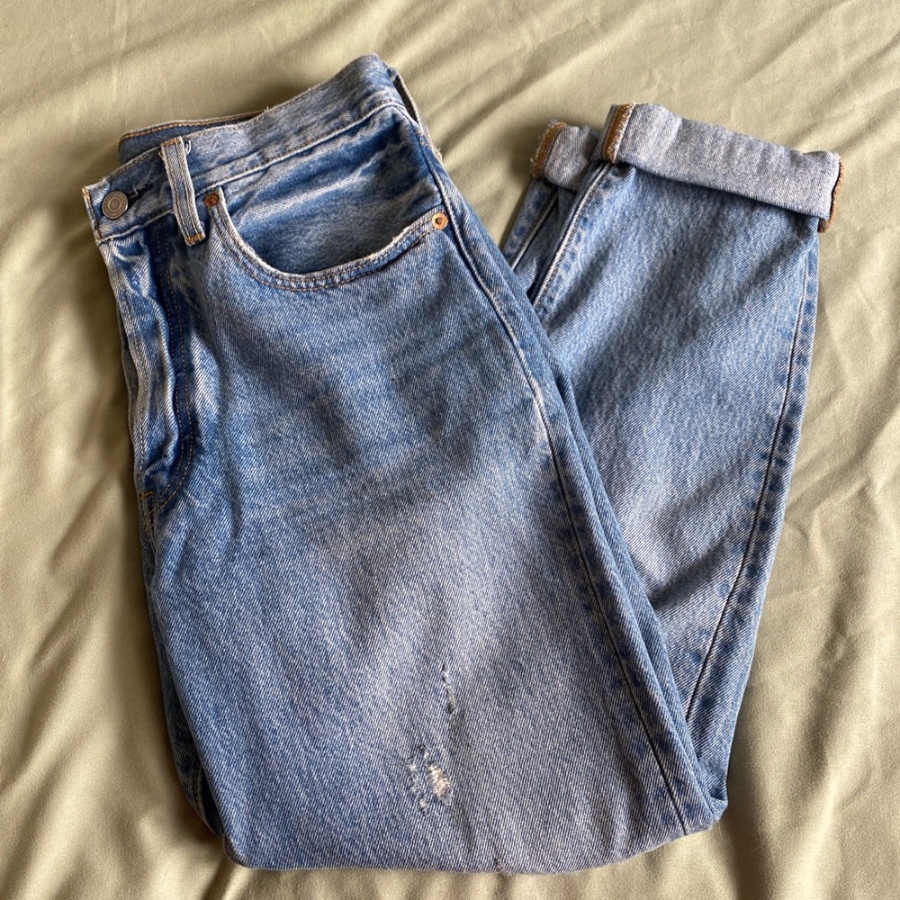 LEVI’S high waisted mom jeans
